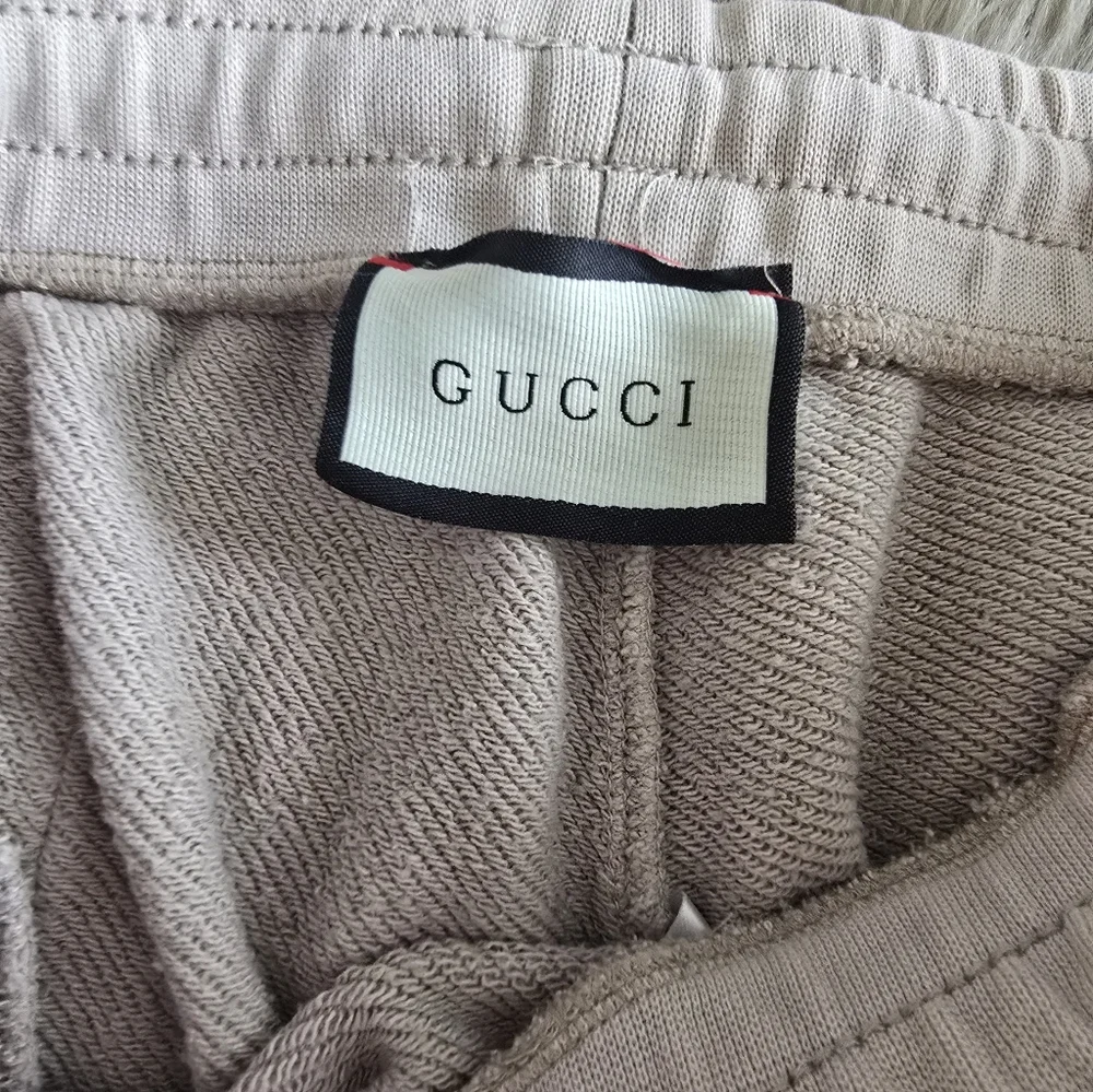 Gucci Side Double Globo Beige Shorts.
